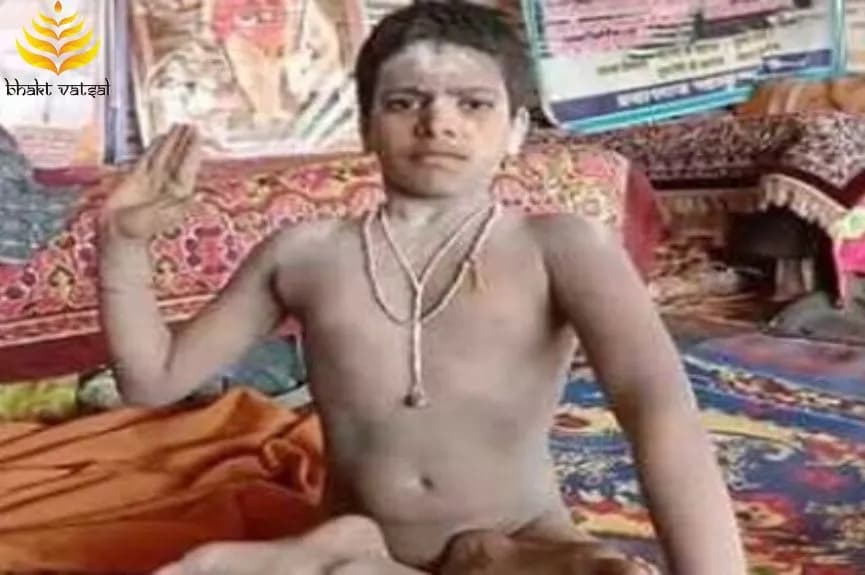 महाकुंभ में आया मात्र 8 साल का नागा संन्यासी