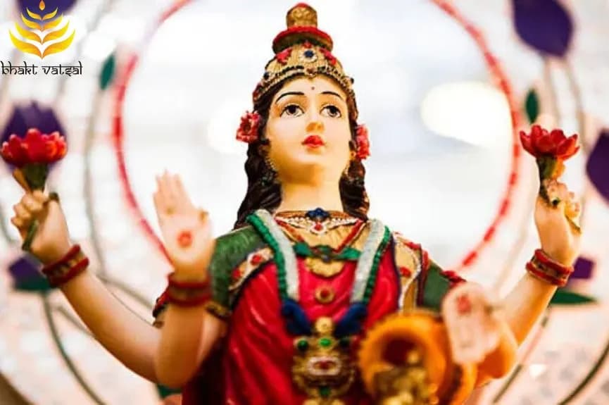 शंख के बिना अधूरी है माता लक्ष्मी की पूजा