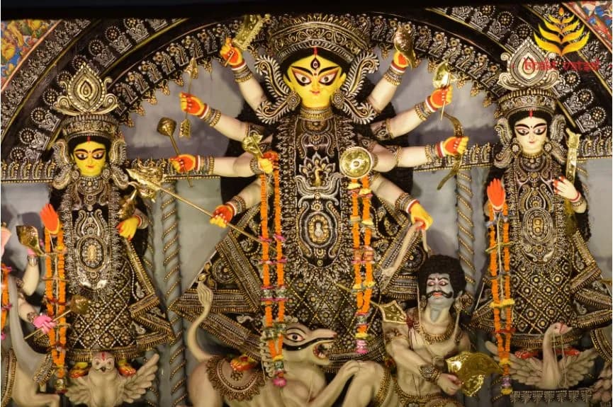 क्यों पश्चिम बंगाल की दुर्गा पूजा होती है इतनी विशेष? जानिए पहले दिन से लेकर आखिरी दिन तक की सभी परंपराएं