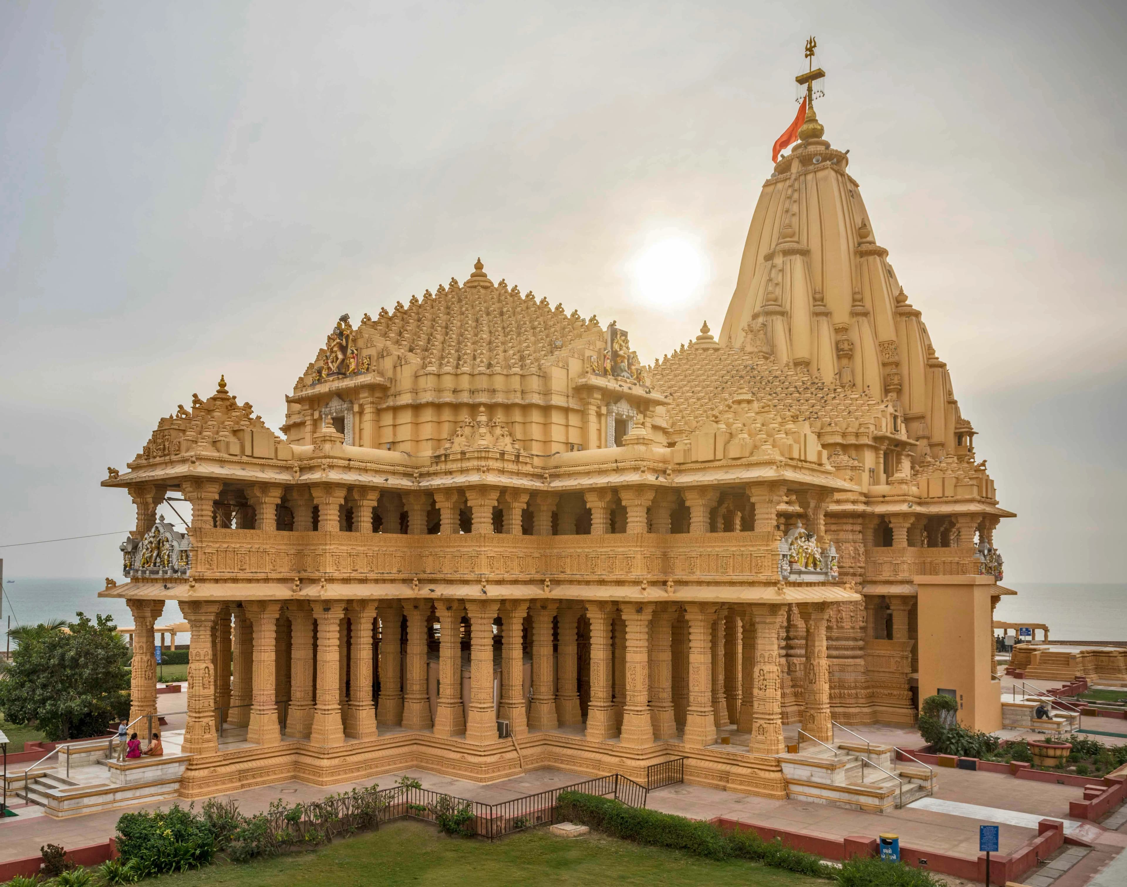 सोमनाथ ज्योतिर्लिंग, गुजरात सौराष्ट्र (Somnath Jyotirlinga, Gujarat Saurashtra)